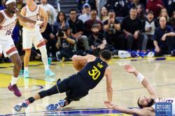 NBA常(cháng)规赛丨勇士胜太阳