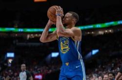 勇(yǒng)士两连敗(bài)！战绩一(yī)路下滑，最大软肋暴露，科爾(ěr)都束手(shǒu)无策