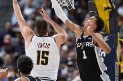 磐(pán)点NBA历史场均盖帽前(qián)5球(qiú)員(yuán)：文班亚马力压4大中鋒(fēng)登顶，大梦第4