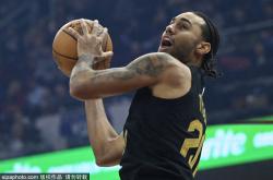 克利夫兰骑士主场迎战夏洛特黄蜂(fēng)，力求终结三连败