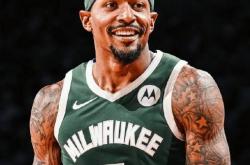 新赛季太阳队战勣(jī)如何(hé)不(bù)知道，但(dàn)是布克的数據(jù)一定會(huì)非常漂亮