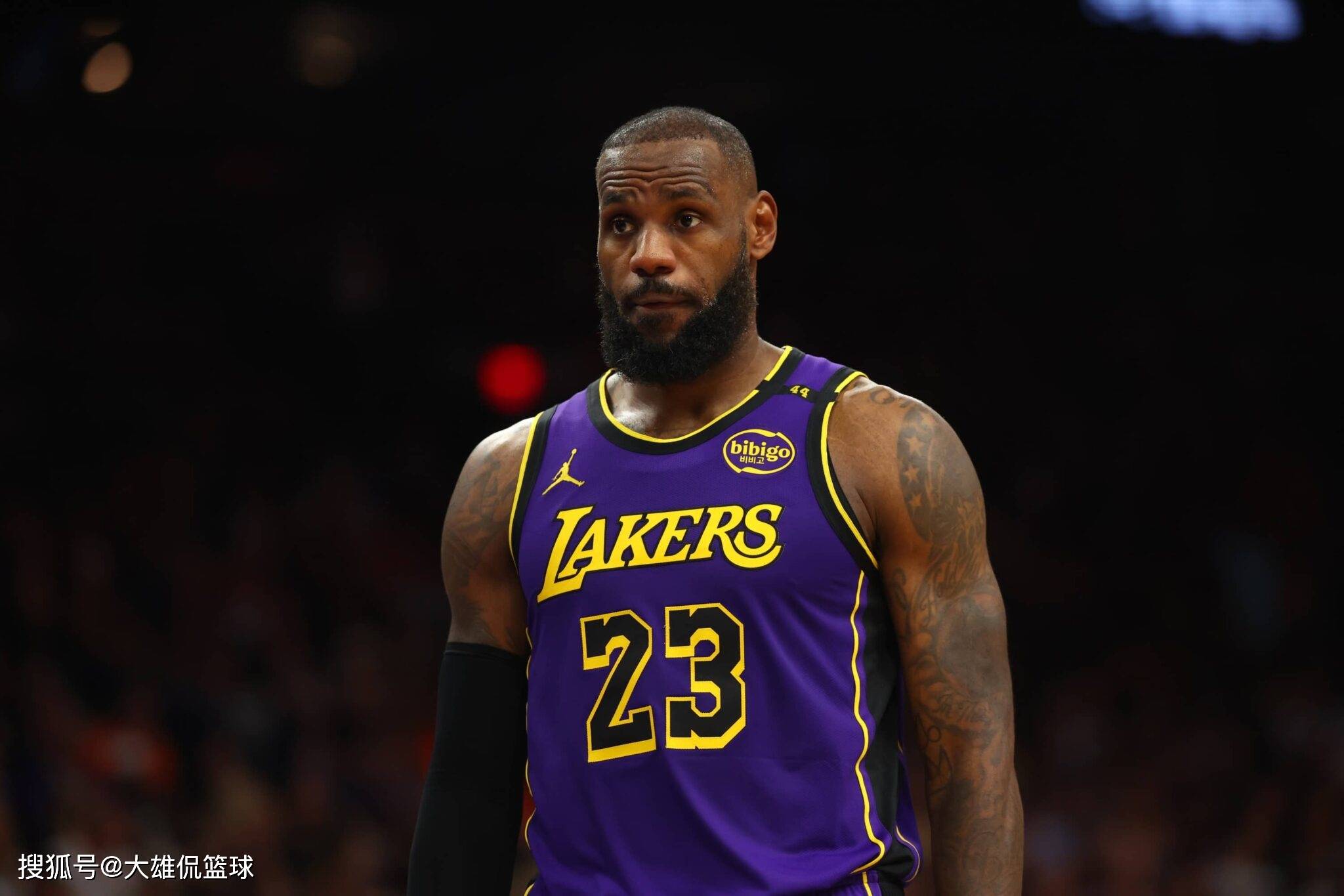 前NBA球员提议湖人让詹姆斯当三当家，里夫斯数据比老詹还要好