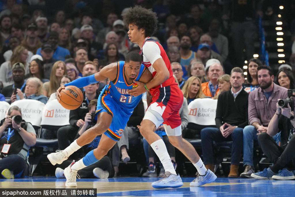 沙伊·吉尔杰斯-亚历山大与泰瑞斯·马克西荣膺NBA本周最佳球员，展现未来之星的光芒