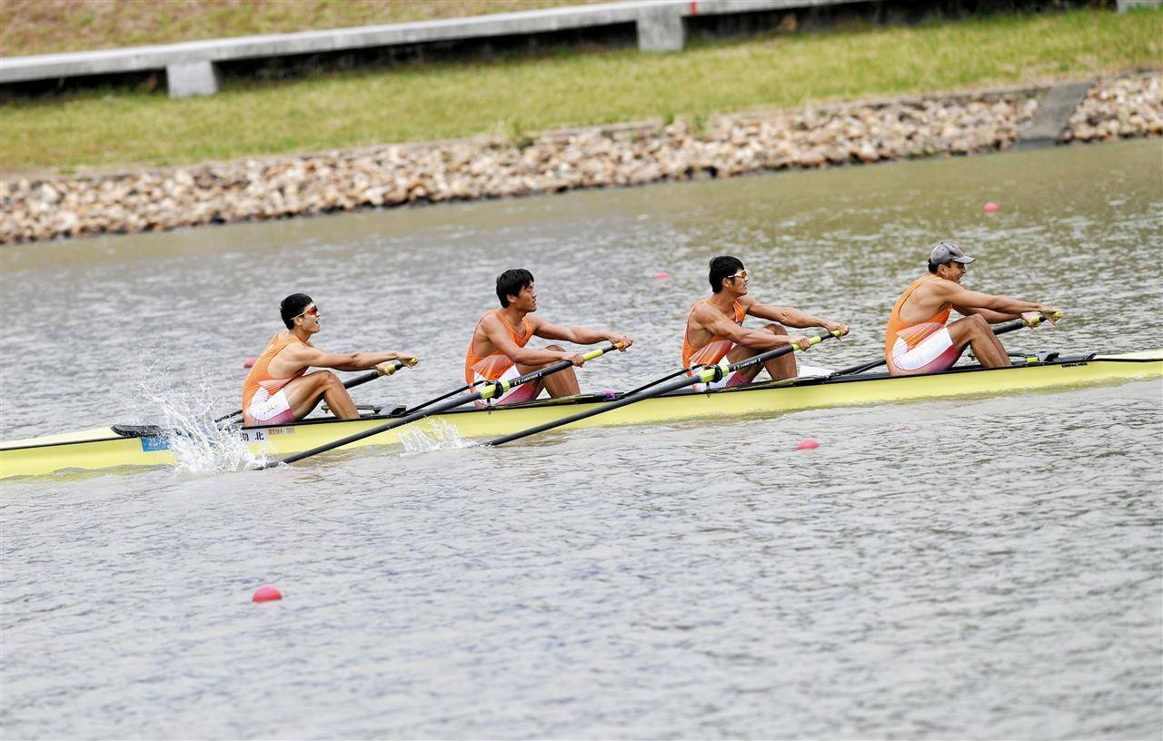 湖北队一骑绝尘摘双金！包揽男女四人单桨冠军