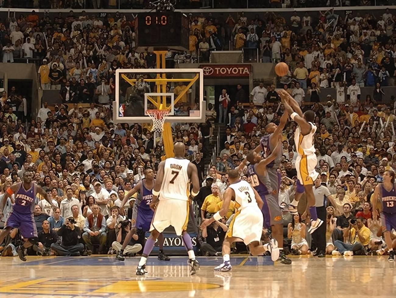 NBA球星季后赛总决赛最后24秒关键球命中率排名，詹姆斯位列第五