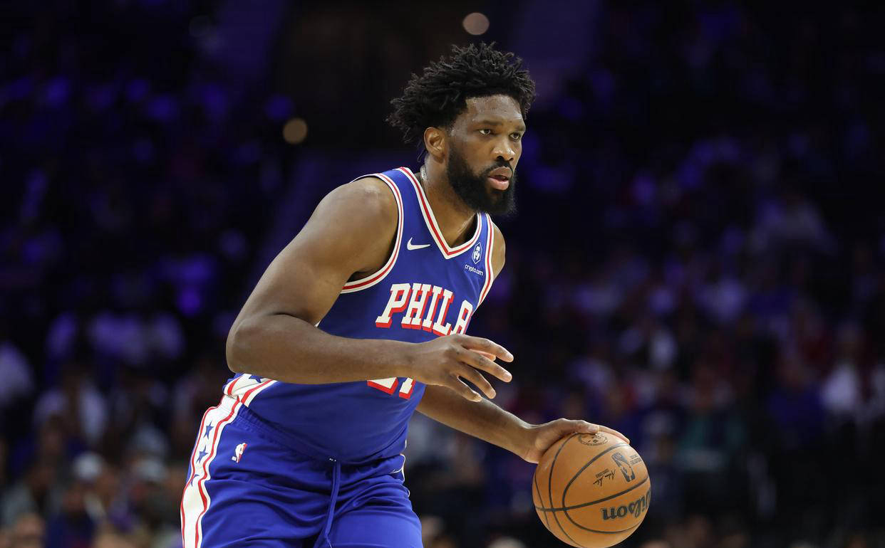 恩比德复出，76人遭逆转失去东部第一！马克西生日狂砍24分战绩不容忽视