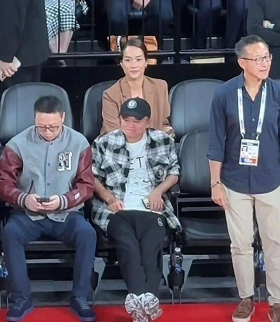 马云亲临现场观赛！NBA中国赛大佬云集
